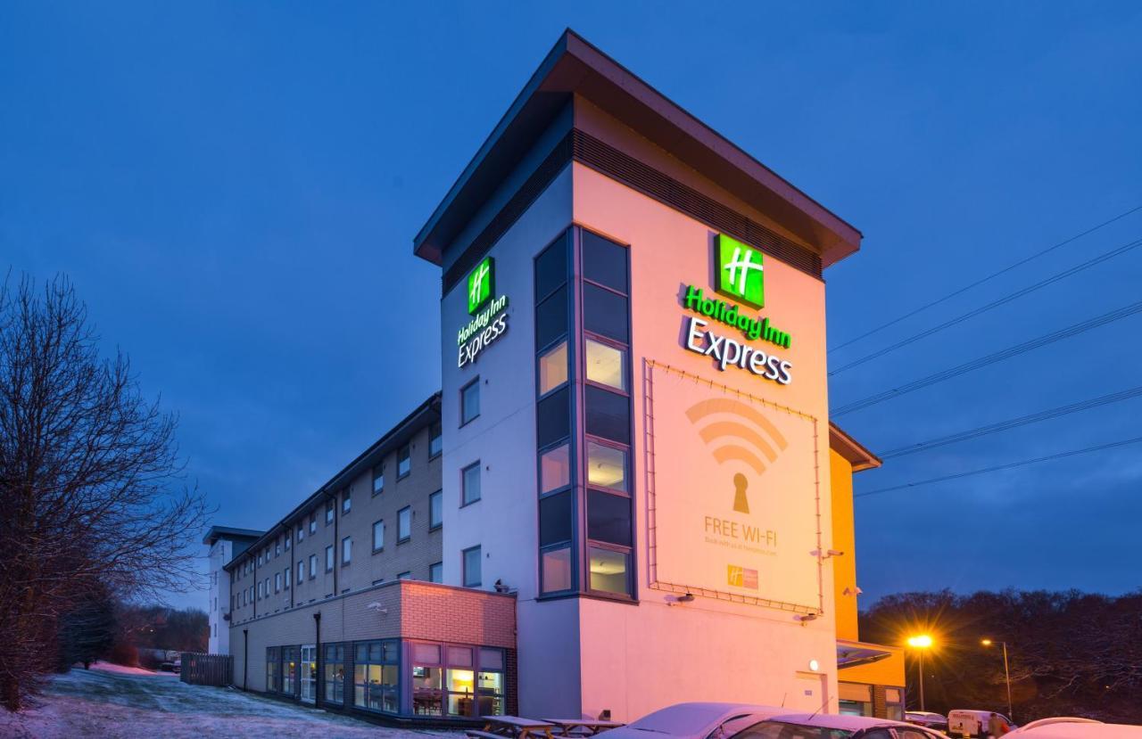 Holiday Inn Express Swindon West, An Ihg Hotel Exterior photo