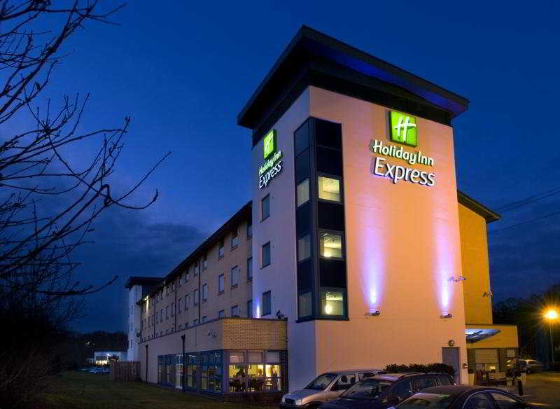 Holiday Inn Express Swindon West, An Ihg Hotel Exterior photo